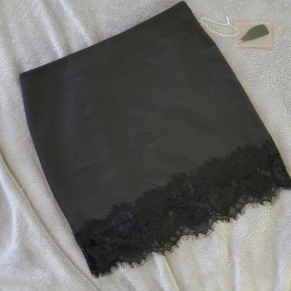 Forever 21 blacl lace skirt - Picture 1 of 2